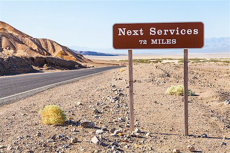 simsearch:400-07252682,k - Death Valley, USA. Next service streetsight useful for travel concept Fotografie stock - Microstock e Abbonamento, Codice: 400-07215484