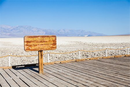 simsearch:400-06415515,k - USA, Death Valley. Badwater point: salt road in the middle of the desert Fotografie stock - Microstock e Abbonamento, Codice: 400-07215482