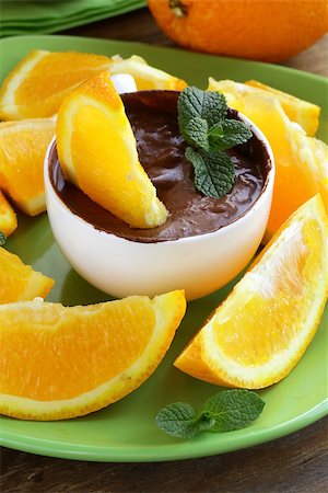 simsearch:400-04887409,k - dessert of chocolate mousse (melted chocolate) with orange Stockbilder - Microstock & Abonnement, Bildnummer: 400-07215606