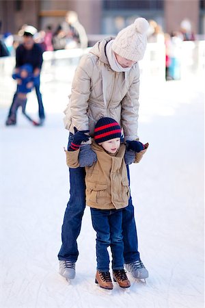 family of two enjoying winter ice skating together Photographie de stock - Aubaine LD & Abonnement, Code: 400-07216834