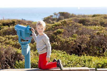 simsearch:400-05677109,k - little boy using seaside binoculars outside Stock Photo - Budget Royalty-Free & Subscription, Code: 400-07216831