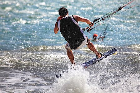 simsearch:400-04788791,k - Kiteboarder enjoy surfing in ocean. Vietnam Foto de stock - Super Valor sin royalties y Suscripción, Código: 400-07217956