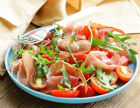 simsearch:400-08251582,k - salad with parma ham (jamon), tomatoes and arugula Foto de stock - Super Valor sin royalties y Suscripción, Código: 400-07217978