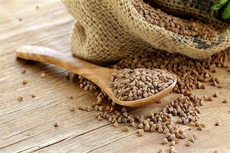 simsearch:700-03405572,k - Dry buckwheat groats on a wooden table Photographie de stock - Aubaine LD & Abonnement, Code: 400-07218407