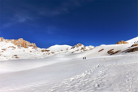 simsearch:400-09079917,k - Two hikers on snow plateau. Turkey, Central Taurus Mountains, Aladaglar (Anti-Taurus), plateau Edigel (Yedi Goller). Wide angle view. Stockbilder - Microstock & Abonnement, Bildnummer: 400-07219045