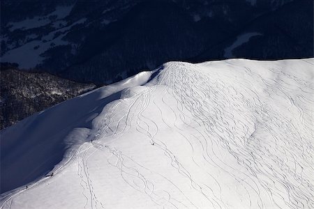 simsearch:400-08780271,k - Top view on off piste slope in evening. Caucasus Mountains, Georgia, ski resort Gudauri. Photographie de stock - Aubaine LD & Abonnement, Code: 400-07219040