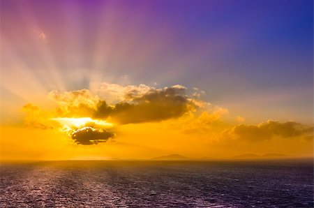 simsearch:400-08315659,k - Ocean landscape sunset with clouds and colorful blue sky Foto de stock - Super Valor sin royalties y Suscripción, Código: 400-07219152