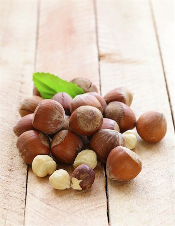 simsearch:400-06520688,k - heap hazelnuts (filberts) on wooden background Stock Photo - Budget Royalty-Free & Subscription, Code: 400-07219224
