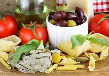 simsearch:400-08890289,k - still life of Italian foods (olive, oil, pasta, cheese) Foto de stock - Royalty-Free Super Valor e Assinatura, Número: 400-07219221