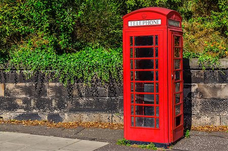 simsearch:400-05901575,k - Typical British telephone booth in the park Foto de stock - Super Valor sin royalties y Suscripción, Código: 400-07219401