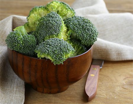 simsearch:400-06429494,k - Fresh green broccoli on a wooden table Stock Photo - Budget Royalty-Free & Subscription, Code: 400-07219495