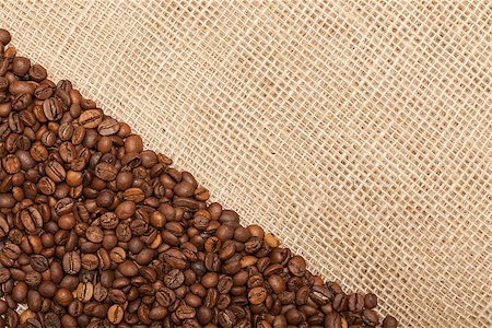 simsearch:400-06526962,k - Coffee beans on a rough sacking Foto de stock - Royalty-Free Super Valor e Assinatura, Número: 400-07210946