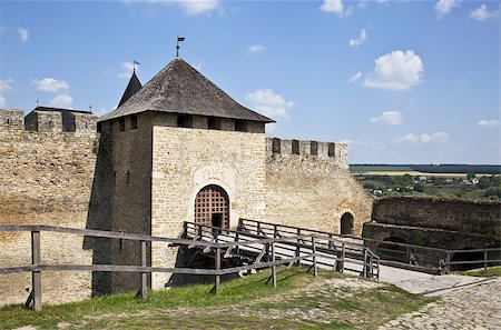 simsearch:400-07445137,k - Hotin castle main entrance in summer in ukraine Foto de stock - Royalty-Free Super Valor e Assinatura, Número: 400-07211371