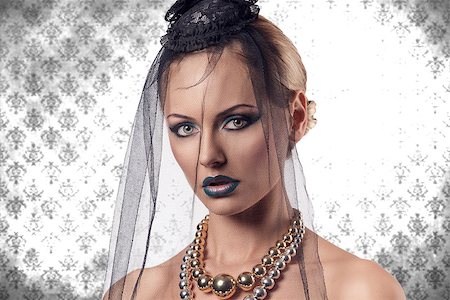 simsearch:400-07223828,k - close-up portrait of sexy blonde lady with gothic veil on the face, bizarre make-up and big necklace. Halloween style Fotografie stock - Microstock e Abbonamento, Codice: 400-07211719