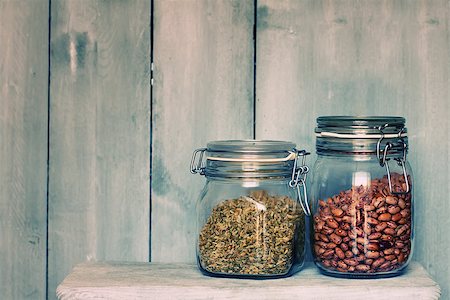 simsearch:400-07211737,k - Photo of jars with beans and seeds Photographie de stock - Aubaine LD & Abonnement, Code: 400-07211738