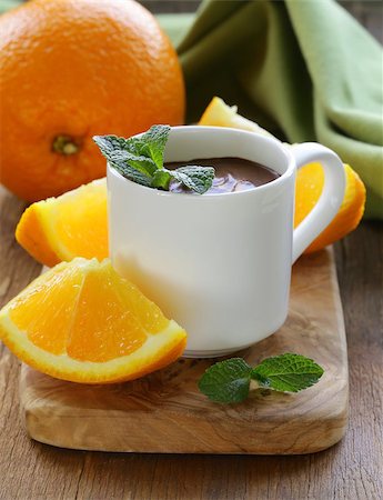 simsearch:400-04887409,k - dessert of chocolate mousse (melted chocolate) with orange Stockbilder - Microstock & Abonnement, Bildnummer: 400-07211851