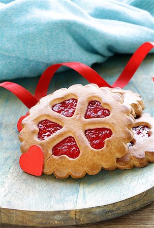 simsearch:400-07175496,k - festive cookies decorated with Jelly hearts - romantic gift Fotografie stock - Microstock e Abbonamento, Codice: 400-07212149