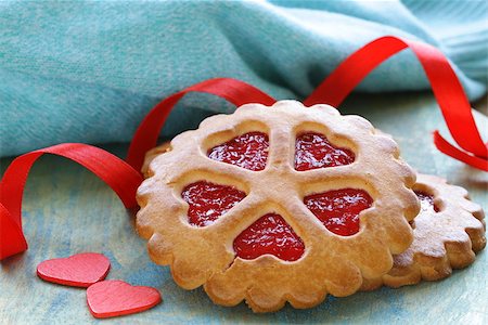 simsearch:400-07175496,k - festive cookies decorated with Jelly hearts - romantic gift Fotografie stock - Microstock e Abbonamento, Codice: 400-07212150