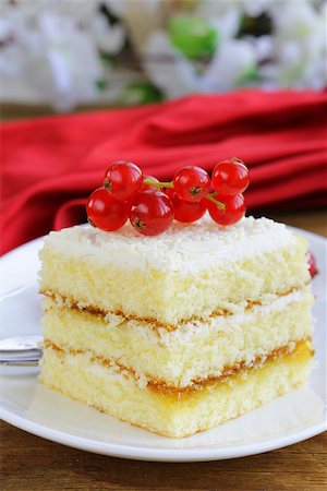 sponge cake with white chocolate, decorated with red currant Stock Photo - Budget Royalty-Free & Subscription, Code: 400-07212160