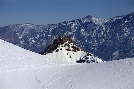 simsearch:400-07211845,k - Trace from ski and snowboards on off-piste slope. Caucasus Mountains, Georgia, ski resort Gudauri. Stockbilder - Microstock & Abonnement, Bildnummer: 400-07212178