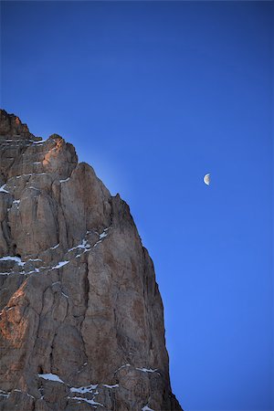 simsearch:400-09079917,k - Rocks at early morning and blue sky with moon. Turkey, Central Taurus Mountains, Aladaglar (Anti-Taurus) view from plateau Edigel (Yedi Goller) Stockbilder - Microstock & Abonnement, Bildnummer: 400-07212181