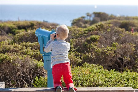 little boy using seaside binoculars outside, rear view Photographie de stock - Aubaine LD & Abonnement, Code: 400-07212263