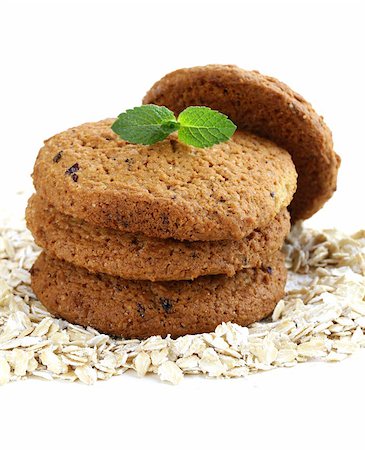 simsearch:400-09186057,k - pile of round oatmeal cookies with dry oatmeal Foto de stock - Super Valor sin royalties y Suscripción, Código: 400-07212397