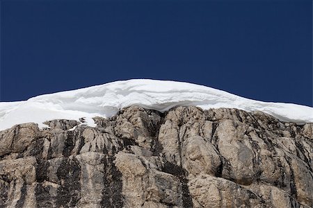 simsearch:400-09079917,k - Snow cornice and blue sky. Close-up view. Turkey, Central Taurus Mountains, Aladaglar (Anti-Taurus), plateau Edigel (Yedi Goller) Stockbilder - Microstock & Abonnement, Bildnummer: 400-07212571