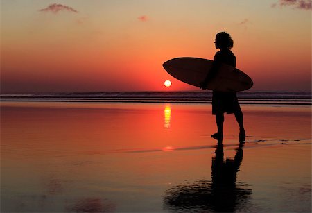 simsearch:400-07212763,k - Silhouette of surfer with a board on a sunset Photographie de stock - Aubaine LD & Abonnement, Code: 400-07212736
