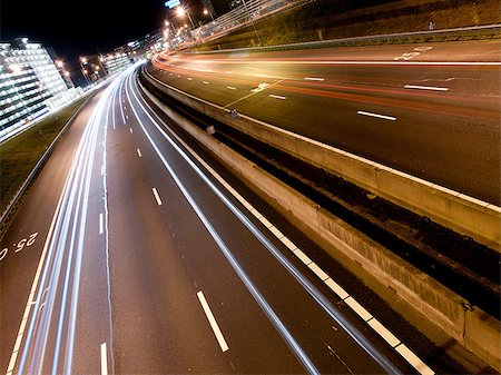 simsearch:400-09110141,k - Long light trails from cars on a modern freeway Foto de stock - Super Valor sin royalties y Suscripción, Código: 400-07213127