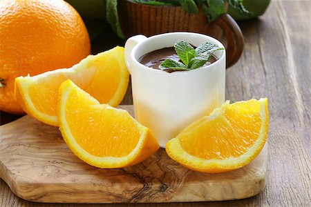 simsearch:400-04887409,k - dessert of chocolate mousse (melted chocolate) with orange Stockbilder - Microstock & Abonnement, Bildnummer: 400-07213406