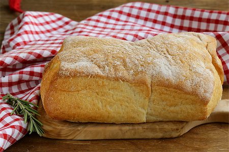 still life in the Italian style - ciabatta bread on a wooden table Photographie de stock - Aubaine LD & Abonnement, Code: 400-07213407