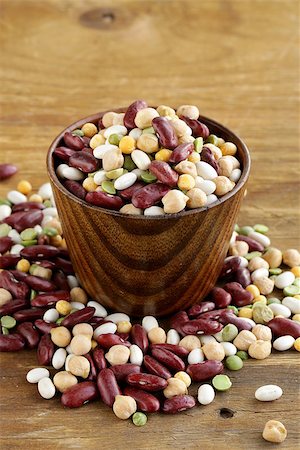 Assortment of different types of beans - red beans, chickpeas, peas Photographie de stock - Aubaine LD & Abonnement, Code: 400-07213411