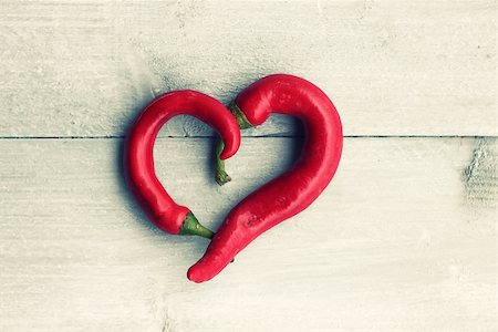 simsearch:400-07211737,k - Photo of red heart shape chili pepper Photographie de stock - Aubaine LD & Abonnement, Code: 400-07213688