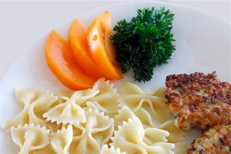 simsearch:400-07481067,k - Chicken cutlets with pasta and fresh tomatoes Stock Photo - Budget Royalty-Free & Subscription, Code: 400-07224346