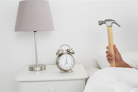 simsearch:614-02613098,k - Close-up of a mans hand smashing alarm clock with hammer in bed at home Stockbilder - Microstock & Abonnement, Bildnummer: 400-07228414