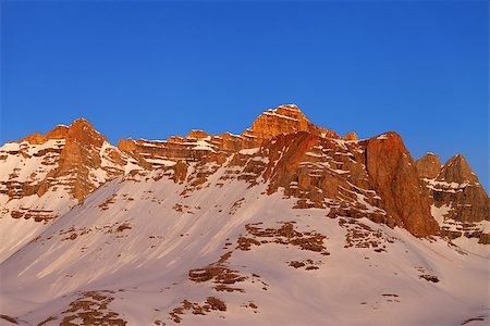 simsearch:400-09079917,k - Sunrise at snowy mountains. Turkey, Central Taurus Mountains, Aladaglar (Anti-Taurus) view from plateau Edigel (Yedi Goller) Stockbilder - Microstock & Abonnement, Bildnummer: 400-07221339