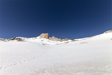 simsearch:400-09079917,k - Snowy plateau and rocks. Turkey, Central Taurus Mountains, Aladaglar (Anti-Taurus) plateau Edigel (Yedi Goller). Wide angle view. Stockbilder - Microstock & Abonnement, Bildnummer: 400-07221340