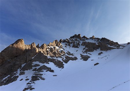 simsearch:400-09079917,k - Group of hikers on snowy slope in early morning. Turkey, Central Taurus Mountains, Aladaglar (Anti Taurus). Stockbilder - Microstock & Abonnement, Bildnummer: 400-07221341