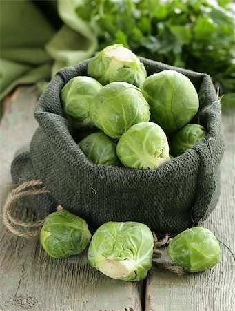 simsearch:400-06429494,k - fresh raw organic green brussel sprouts Stock Photo - Budget Royalty-Free & Subscription, Code: 400-07221570