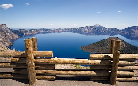 simsearch:400-07224381,k - A fence keeps folks safe at Crater Lake National Park Stock Photo - Budget Royalty-Free & Subscription, Code: 400-07221858