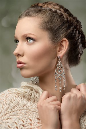 simsearch:400-07822212,k - close-up portrait of charming woman with splendid eyes, elegant hair-style, precious earrings and wool shawl Fotografie stock - Microstock e Abbonamento, Codice: 400-07221950