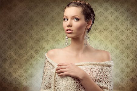 simsearch:400-07822212,k - portrait of charming female with elegant style posing with classic hair-style, precious earrings and wool shawl Fotografie stock - Microstock e Abbonamento, Codice: 400-07221951