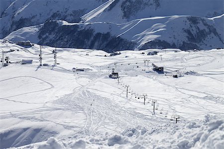 simsearch:400-07211845,k - Top view on ski slope. Ski resort Gudauri. Caucasus Mountains, Georgia. Stockbilder - Microstock & Abonnement, Bildnummer: 400-07222359