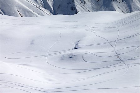 simsearch:400-08780271,k - View on snowy off piste slope with trace from ski and snowboards. Caucasus Mountains, Georgia, ski resort Gudauri. Photographie de stock - Aubaine LD & Abonnement, Code: 400-07223269