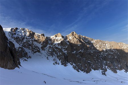 simsearch:400-09079917,k - Hikers on snowy mountains in morning. Turkey, Central Taurus Mountains, Aladaglar (Anti Taurus). Stockbilder - Microstock & Abonnement, Bildnummer: 400-07223278