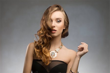 simsearch:400-07218439,k - fashion pretty girl with elegant stylish, long wavy hair-style, sexy dark dress and golden necklace Foto de stock - Super Valor sin royalties y Suscripción, Código: 400-07223383