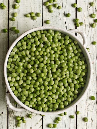 close up of a bowl of green peas Stock Photo - Budget Royalty-Free & Subscription, Code: 400-07223635