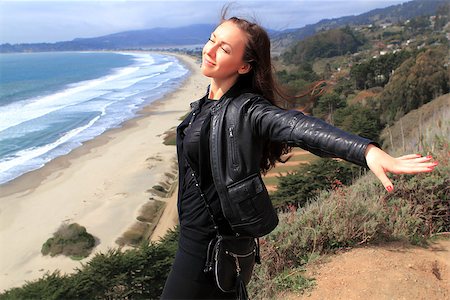 stinson beach - Beautiful girl in the Stinson Beach is a beach in Marin County, California, on the west coast of the United States Stockbilder - Microstock & Abonnement, Bildnummer: 400-07223706