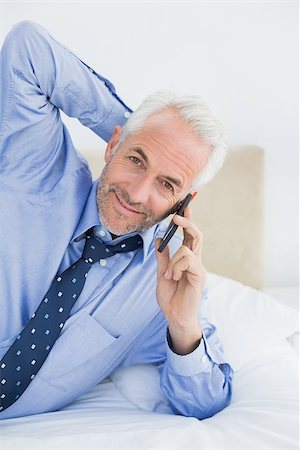 simsearch:400-07230809,k - Close-up portrait of a relaxed mature businessman using mobile phone in bed at home Foto de stock - Super Valor sin royalties y Suscripción, Código: 400-07230747